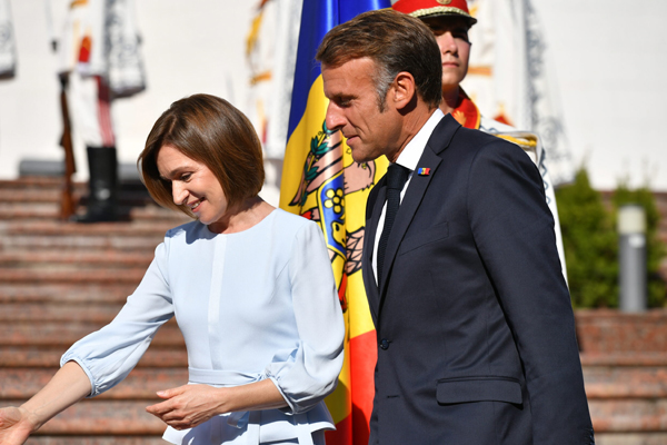 Când Maia Sandu primește cadouri protocolare: Caznokrădia în plină lumină