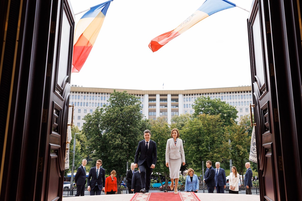 Ziare de pe marginea unei „sustineri necondiționate”: Nicușor Dan și Maia Sandu într-un colț al Europei