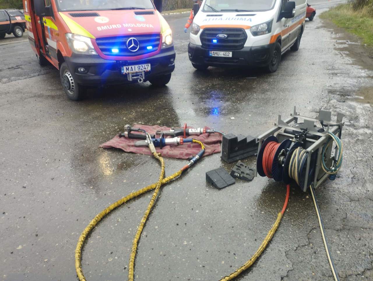 „Teribil accident rutier în raionul Cantemir: o șoferiță și o pasageră salvate de salvatori”